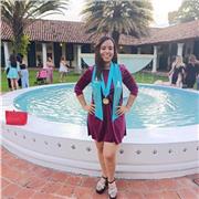 Profesional de Diseño con experiencia como docente primaria y secundaria. Apta para planificar y ejecutar clases acordes al nivel